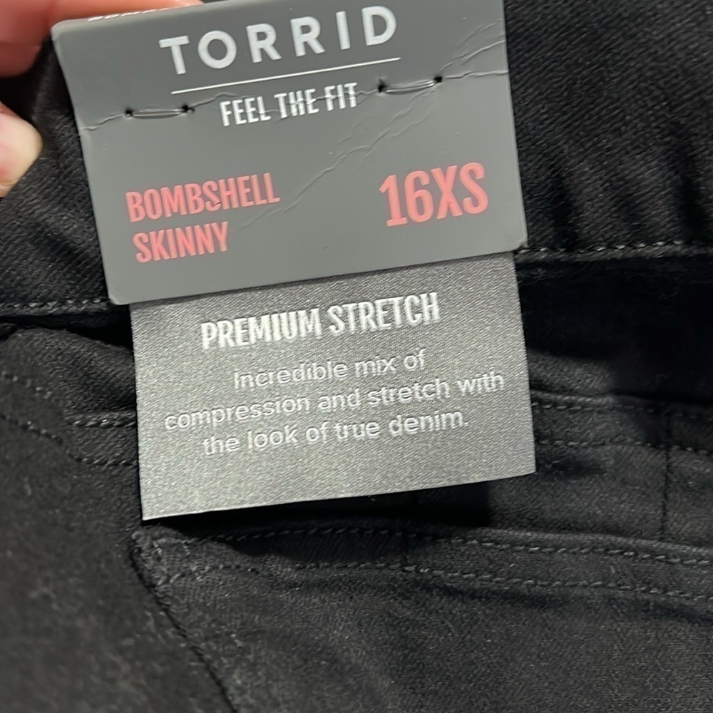 Torrid Bombshell Skinny Premium Stretch High-Rise Destructed Jean extra short - Picture 5 of 5
